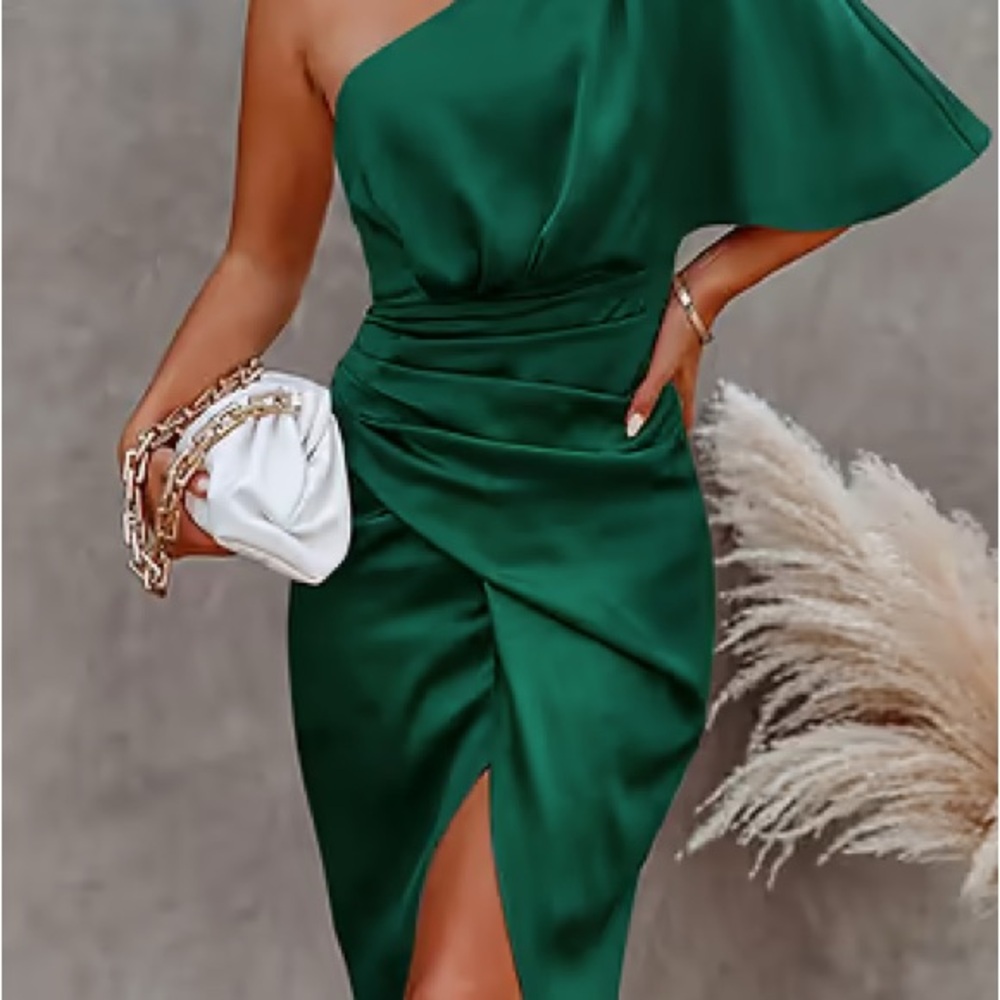 Elegant One-Shoulder Green Dress